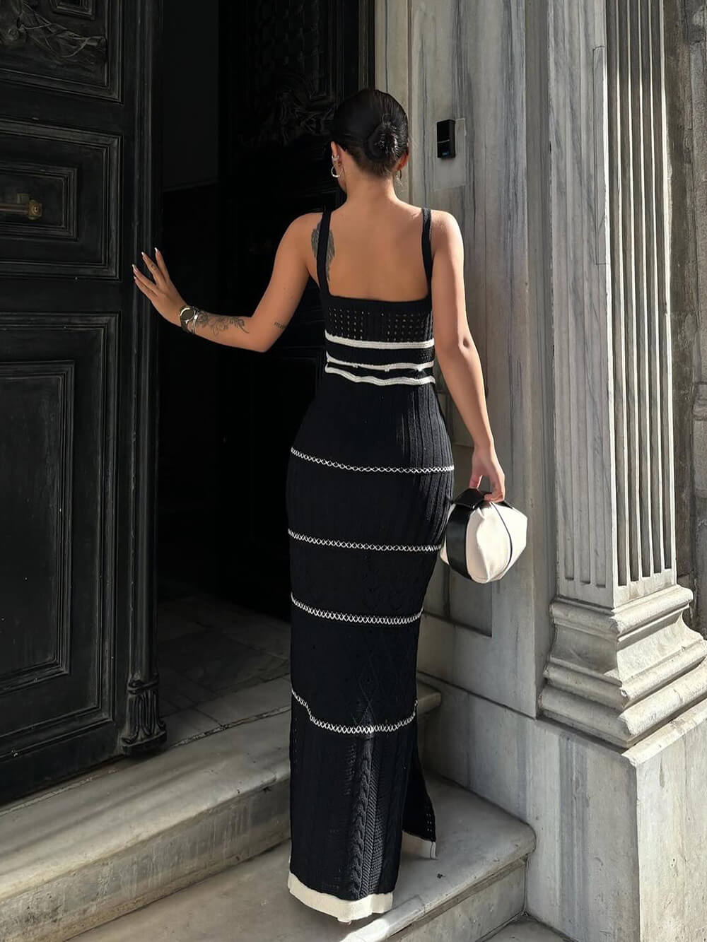 Jilly - Exquisite Hollow Contrast Color French Suspenders Slim Hip-Hugging Maxi Dress