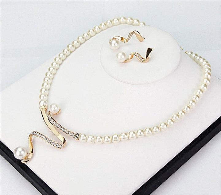 Isla - Natural Pearl Necklace & Earrings Set