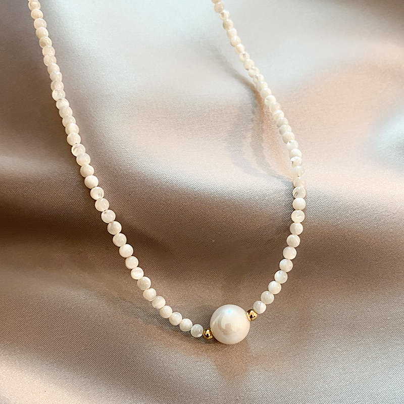 Seraphina - Elegant Pearl Necklace