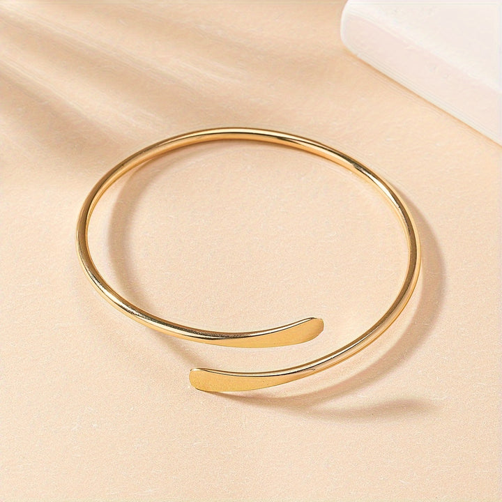 Sophia – Timeless Golden Open Bangle