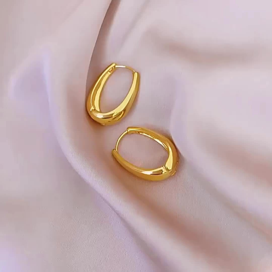 Isla – Vintage Golden Hoop Earrings