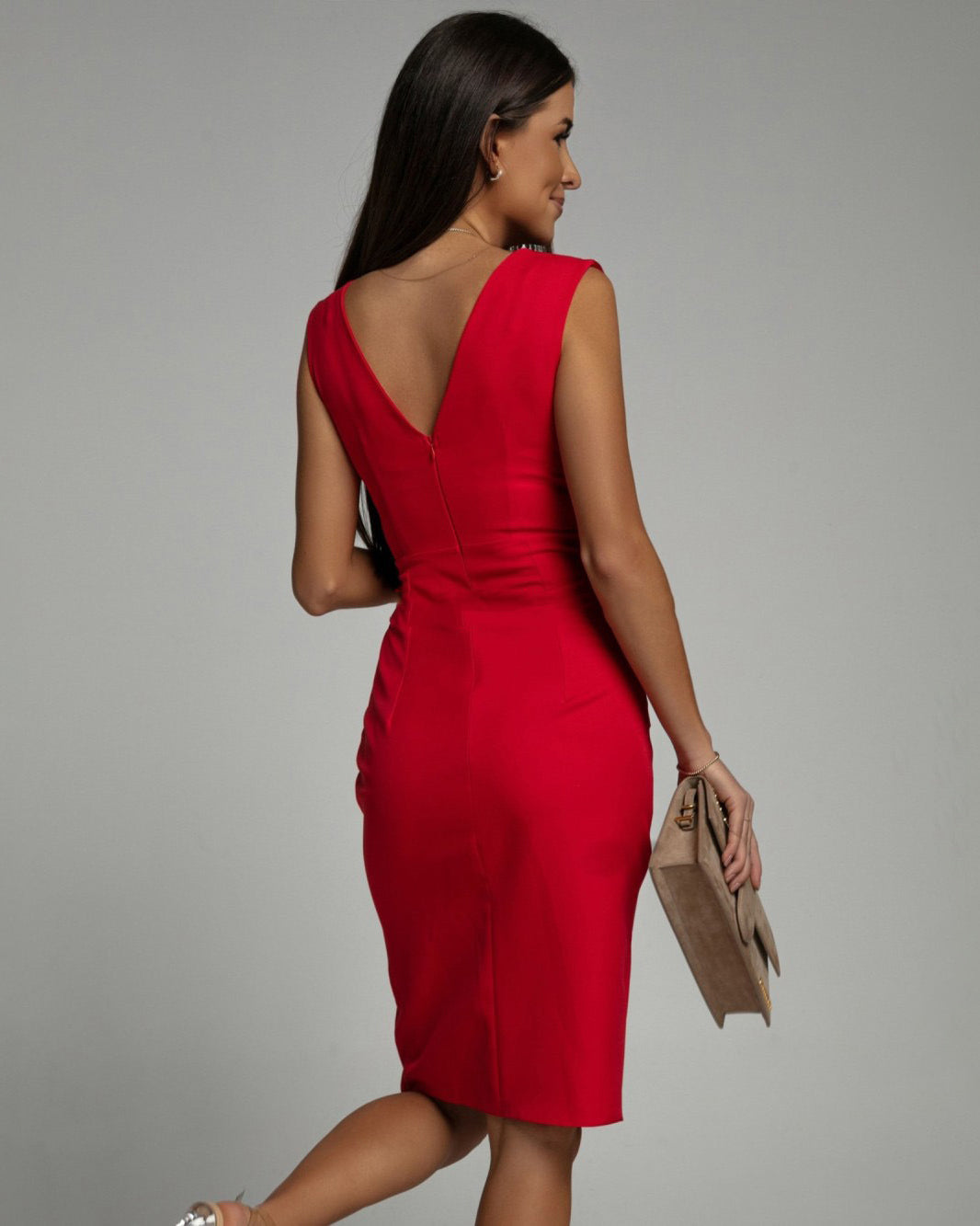 Fresia - Elegant Fitted Dress with V-Neckline