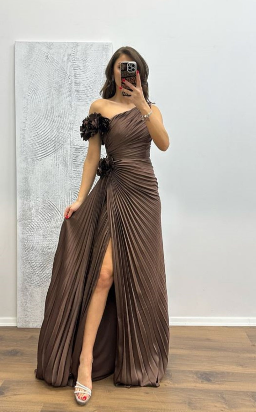 Emma - Stunning Flowing Gown