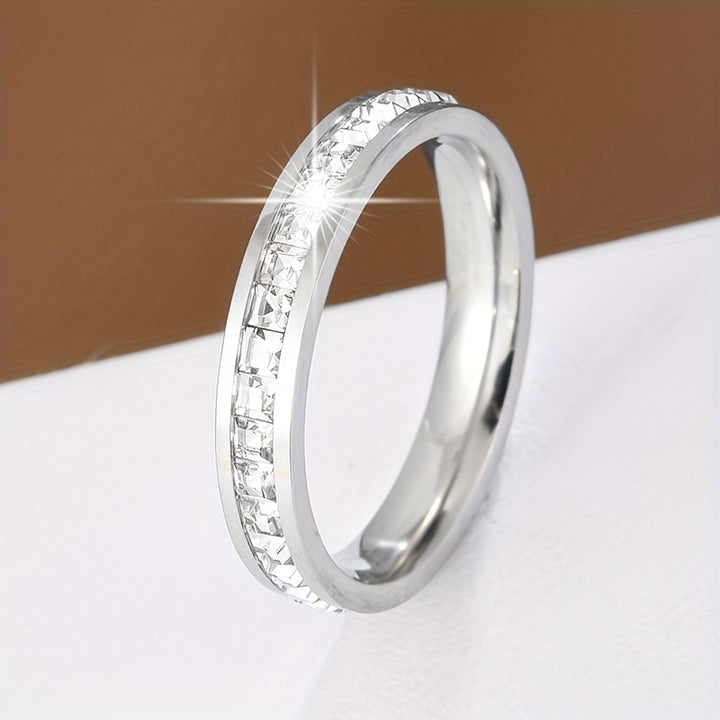 Ava – Minimalist Square Zirconia Ring