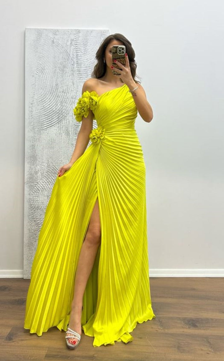 Emma - Stunning Flowing Gown