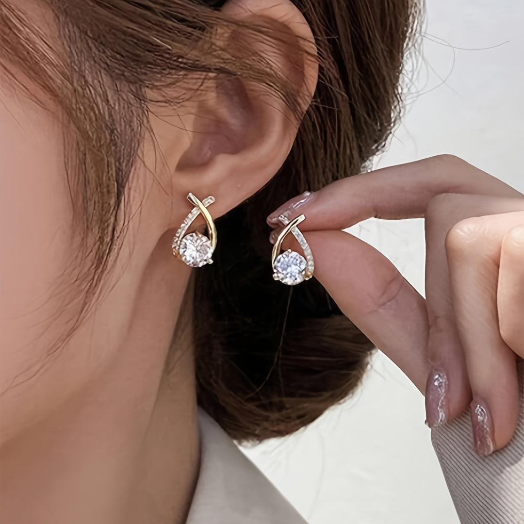 A Pair of Luxurious And Stylish Twist Waterdrop Cubic Earrings for Adornment.