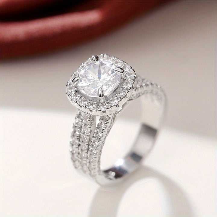 Liora – 4 Prong Setting Zirconia Ring