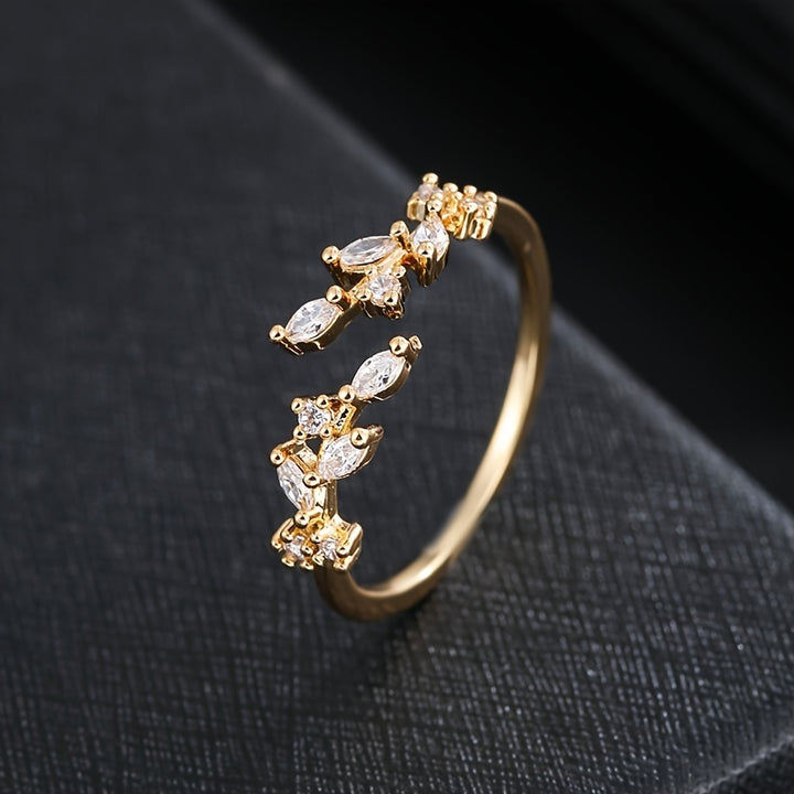 Sylvia – Elegant Leaf Design Ring
