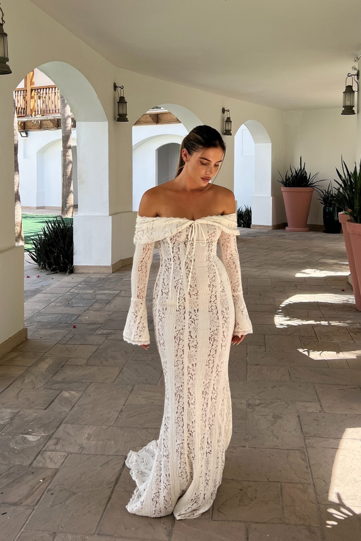 Evelyn - Elegant Off-Shoulder Lace Maxi Dress