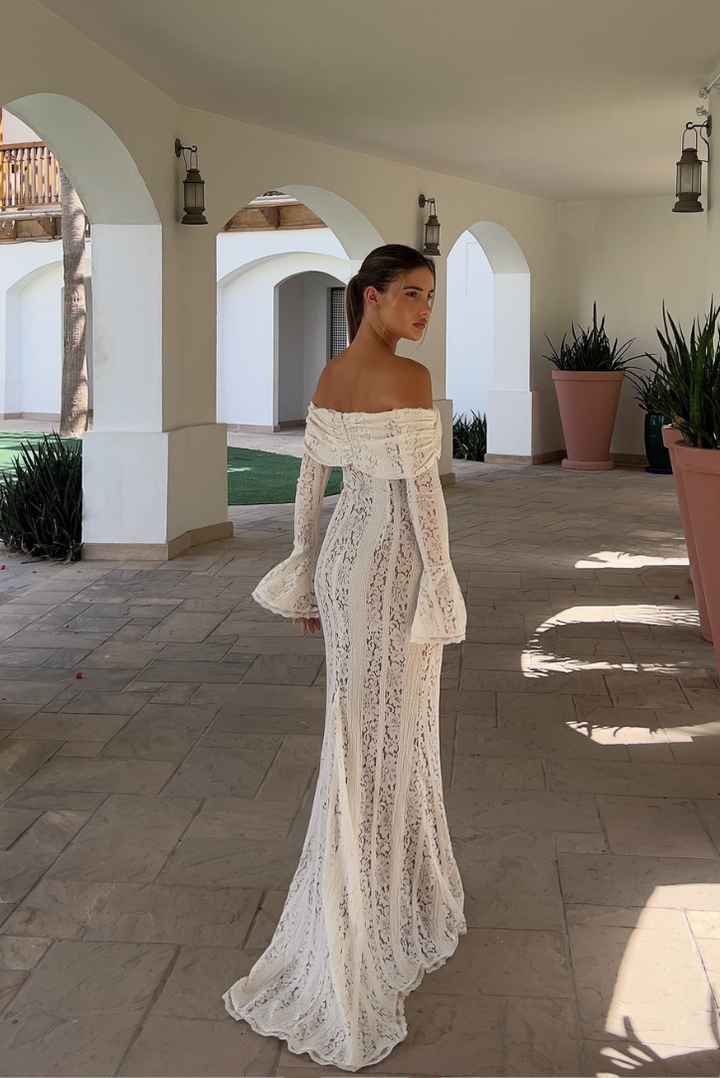 Evelyn - Elegant Off-Shoulder Lace Maxi Dress