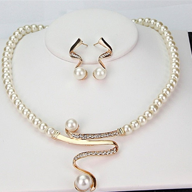 Isla - Natural Pearl Necklace & Earrings Set