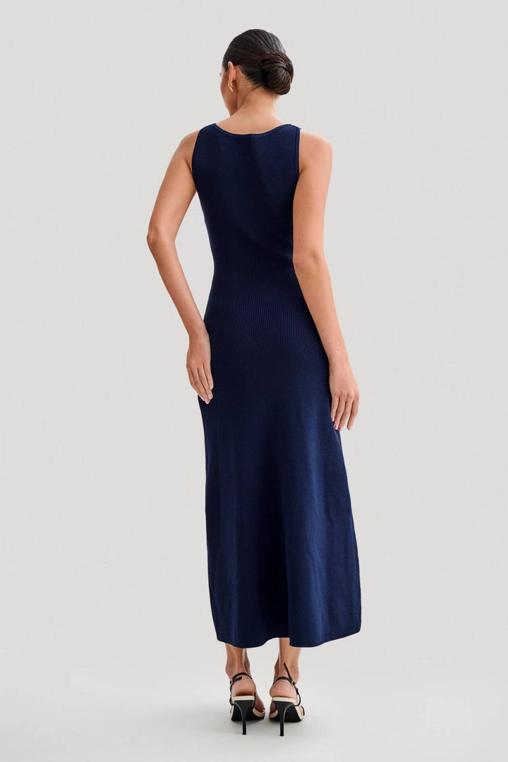 Isla - Sleek Textured Maxi Dress