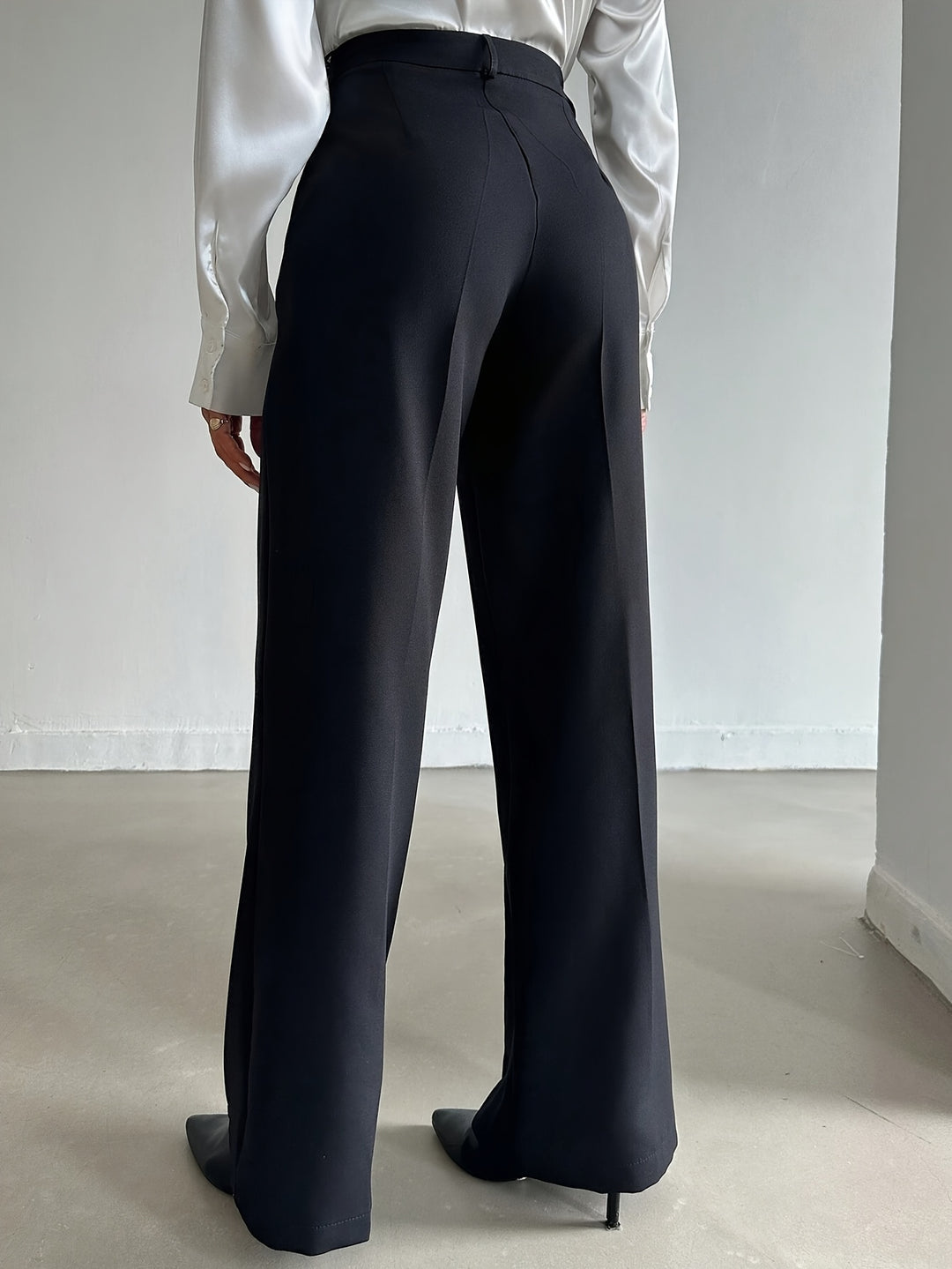 Eva – Elegant Straight-Leg Pants