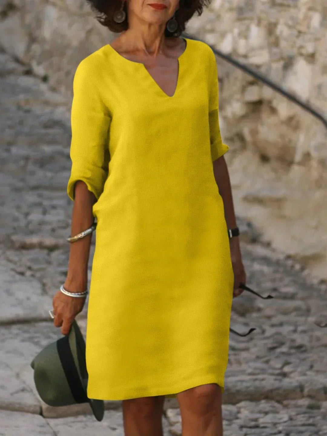 Suzan - Elegant dress with V-neckline